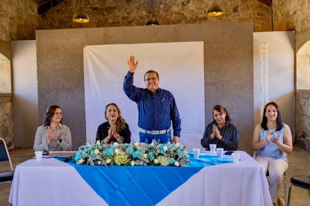 Encabeza alcalde Salvador Calderón desayuno-conferencia por el Día de la Concientización del Autismo
