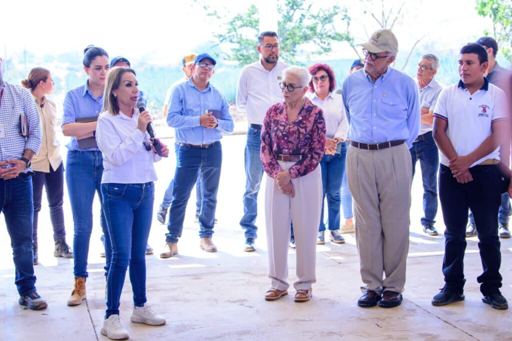 Miguel Ángel Navarro y Beatriz Estrada se comprometen con la educación en San Luis de Lozada