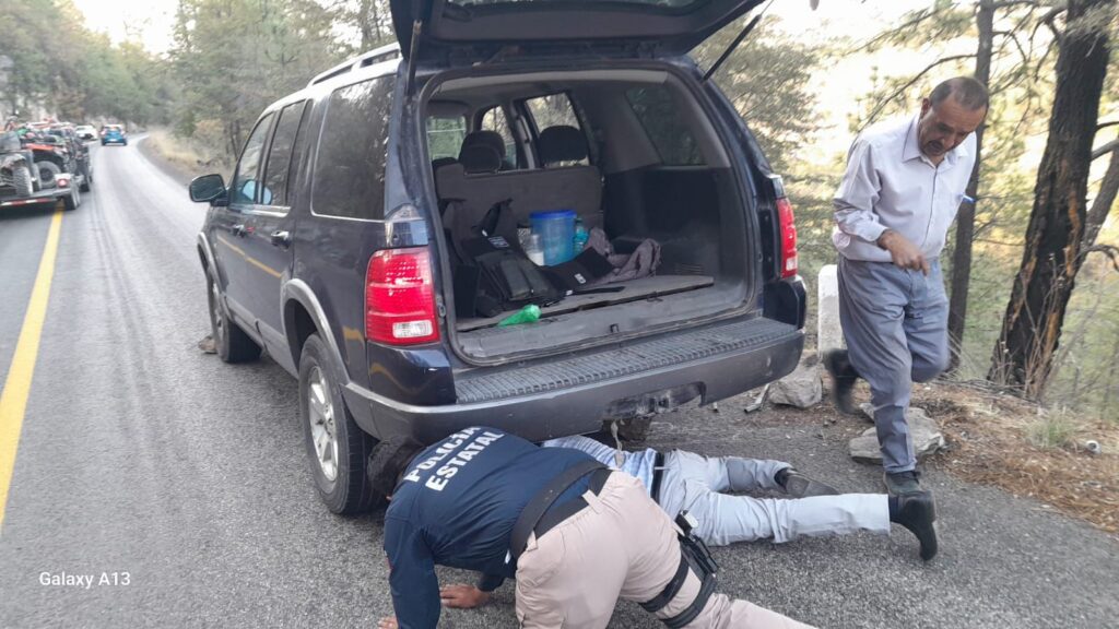 Estatales auxilia a familias por fallas mecánicas en vehículos en operativo Vacaciones Seguras