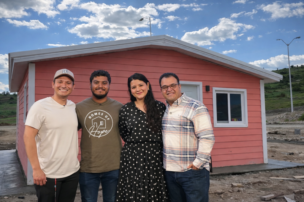 Jóvenes construyen casas y devuelven esperanza a familias en Durango