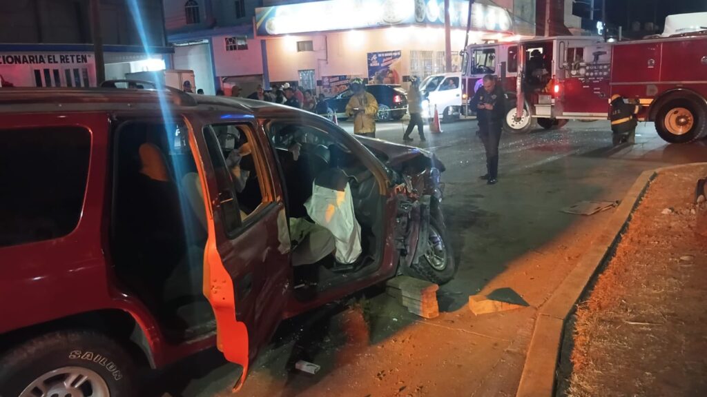 ¡Terrible Choque! 2 camionetas: cuatro lesionados, incluidos menores, en bulevar de Santiago
