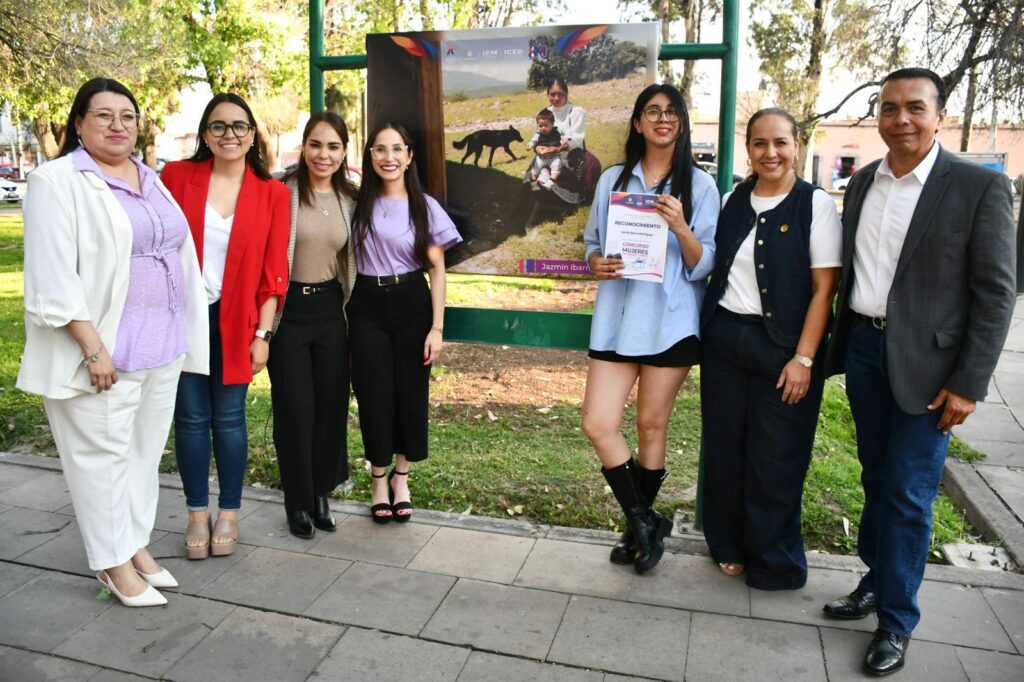 Exponen en Las Alamedas fotos del concurso “Mujeres tan Gigantes como Tú”