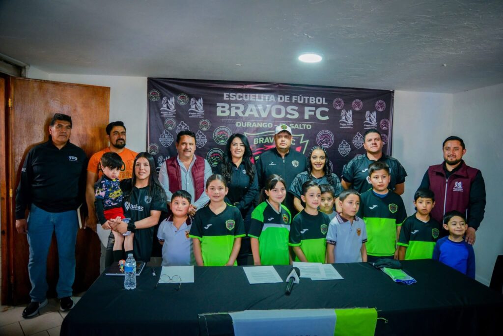 Presentan escuelita de fútbol en municipio