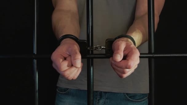 Recibe la sentencia del juez por abusar de una adolescente