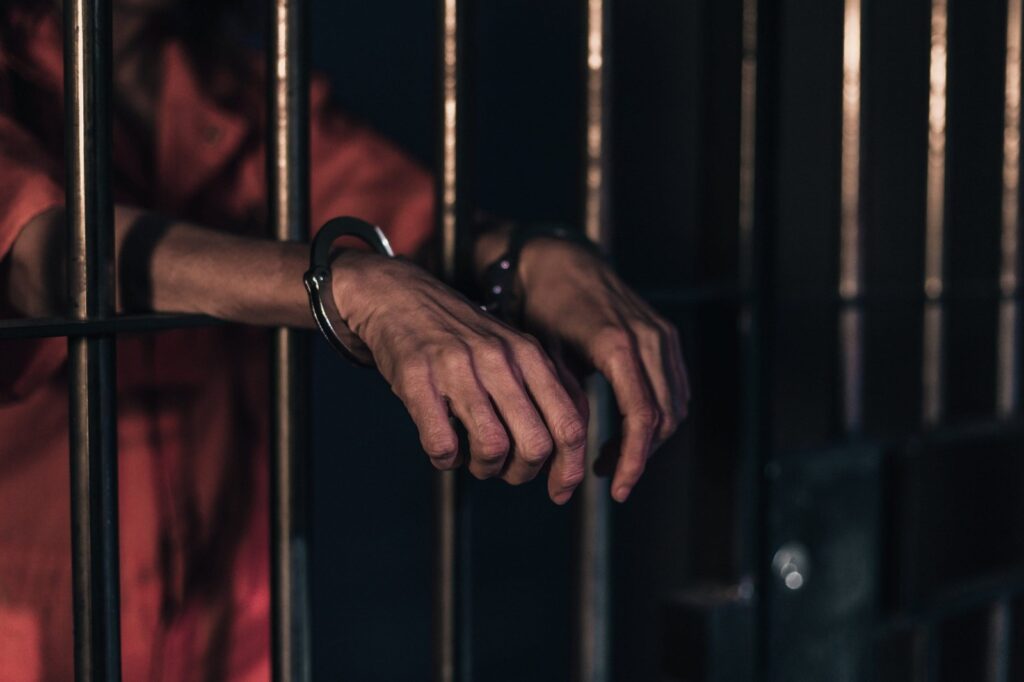 Larga condena por cometer grave delito en contra de adolescente