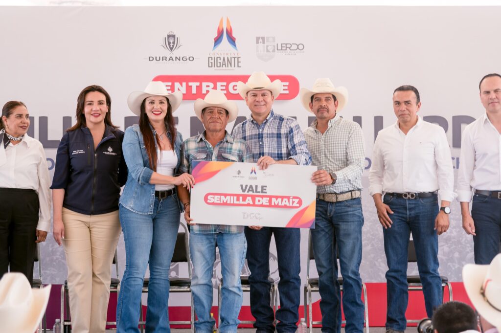 Esteban impulsa el campo en Lerdo con 21 toneladas de semilla para 380 productores