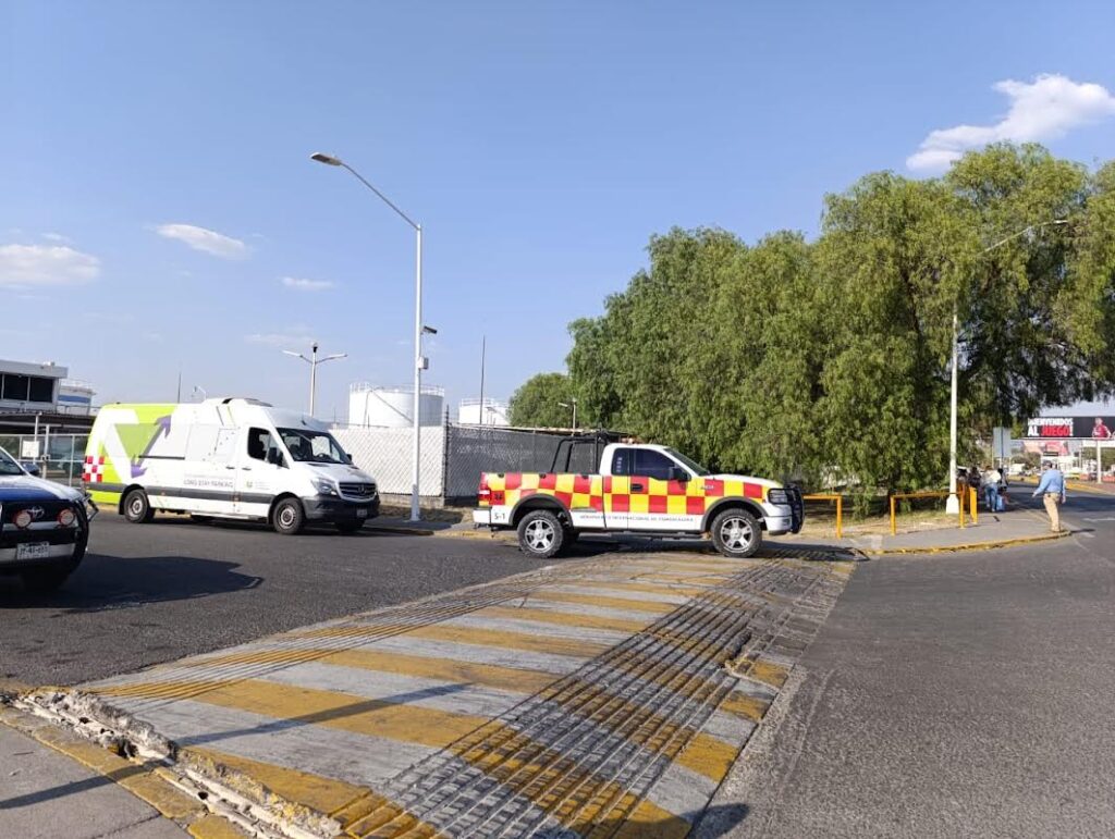 Manifestación de conductores en aeropuerto de Guadalajara provoca afectaciones a pasajeros