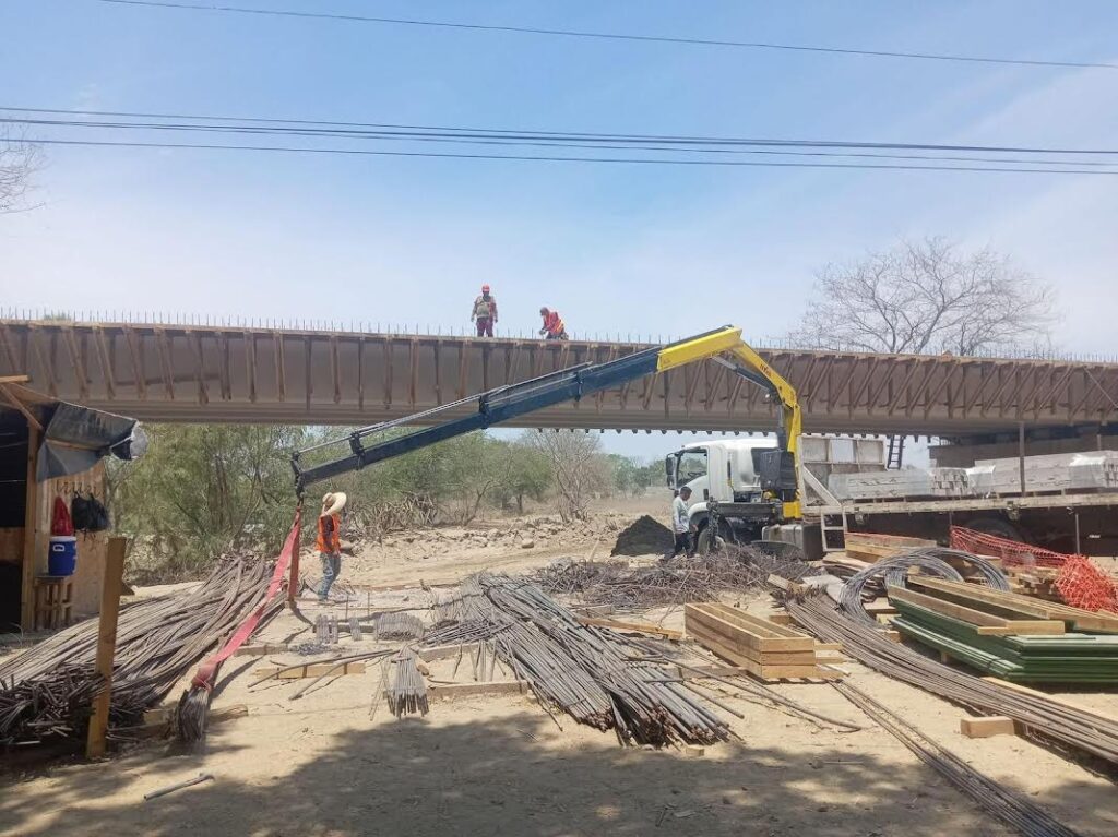 Avanza al 60% construcción del puente La Desembocada en Puerto Vallarta