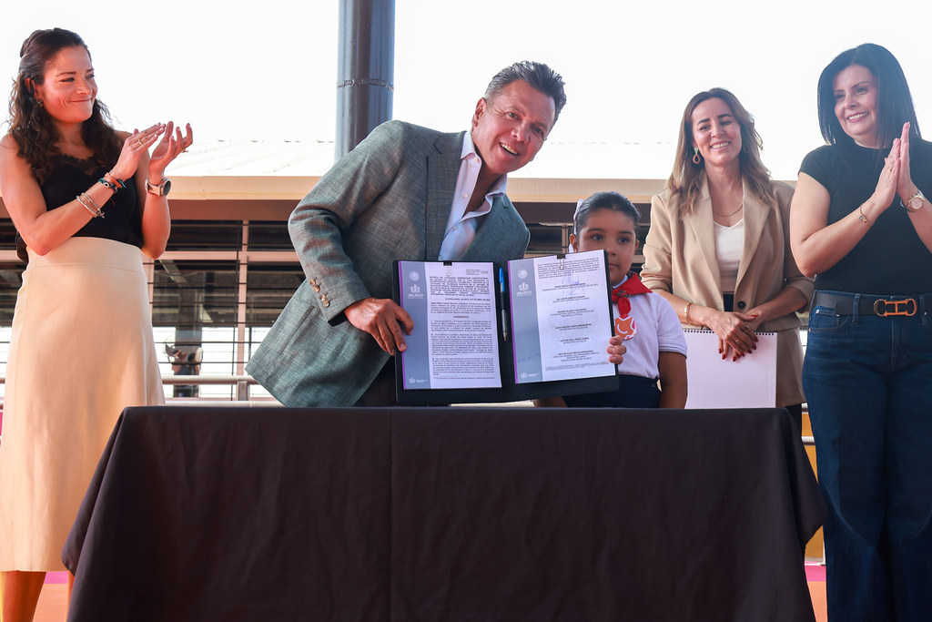 Jalisco garantizará cobertura médica universal para niñas y niños a partir del ciclo 2026–2027