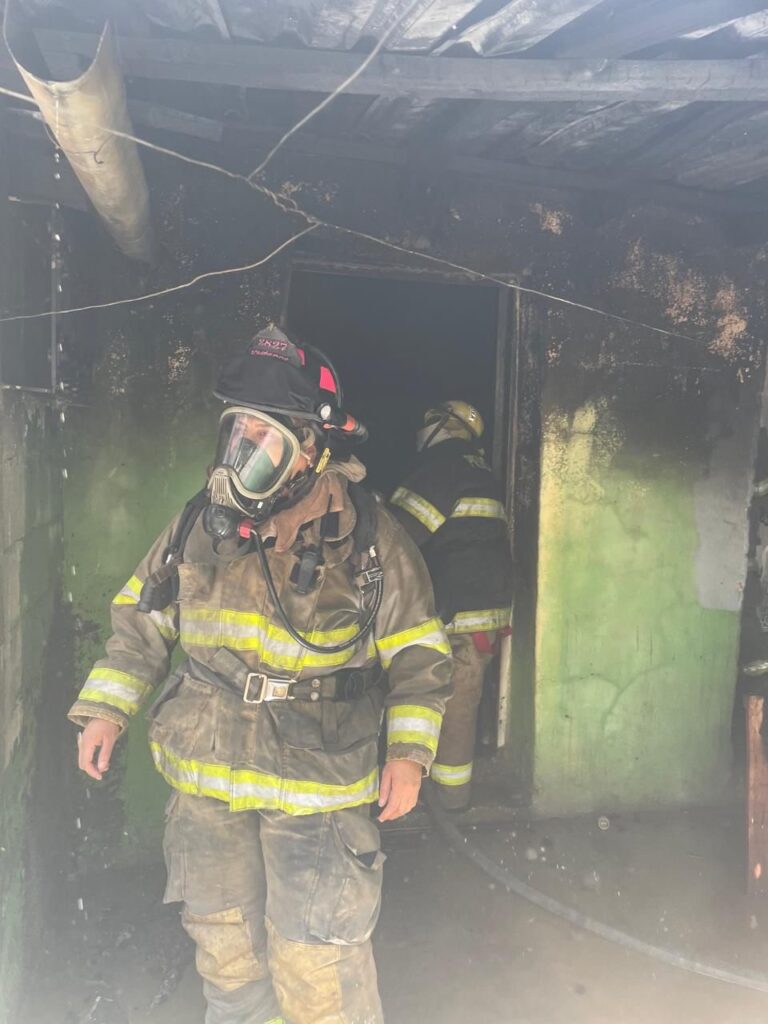 Controla Protección Civil y Bomberos incendio en vivienda; sin personas lesionadas