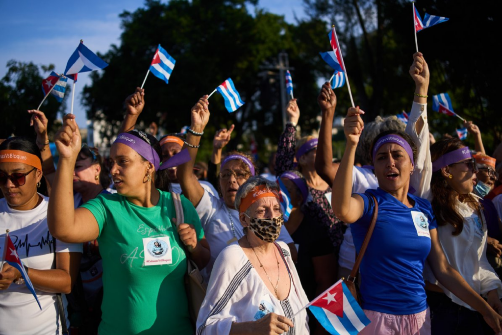 Mujeres protestan en Cuba contra sanciones de EE.UU.