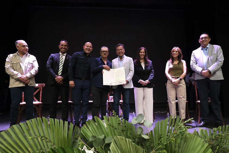 Entrega Jalisco títulos de propiedad a familias y fortalece atención a niñas y niños con cáncer en Arandas