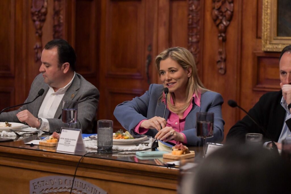 Maru Campos recibe en Palacio de Gobierno a diputados del Congreso del Estado