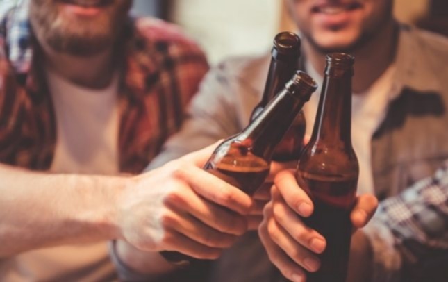 ONG advierte que 20 millones de mexicanos enfrentan problemas con el alcohol