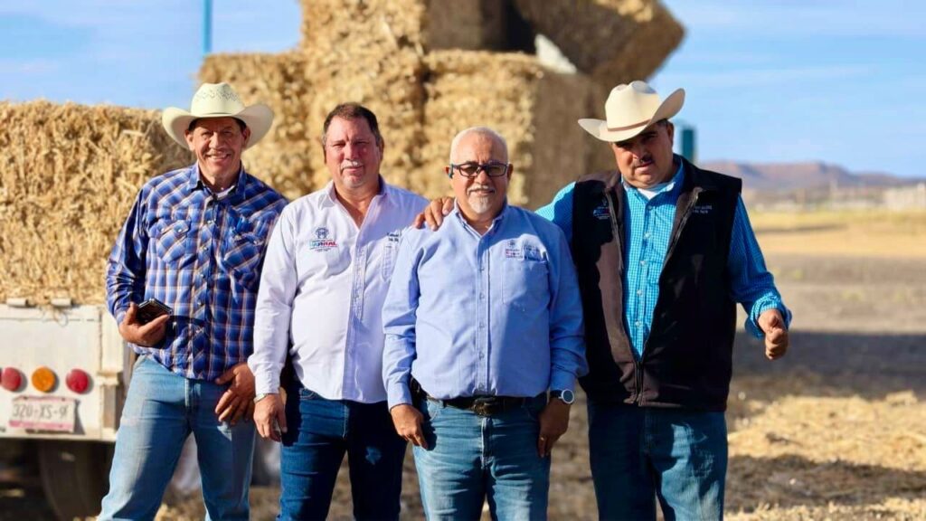 Entrega Gobierno del Estado y Municipio 500 pacas de rastrojo a productores locales
