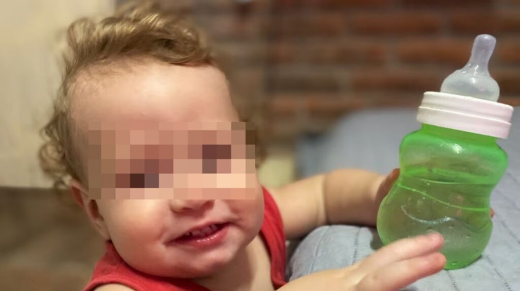 Bebé de un año muere tras atragantarse con uña postiza; su madre era manicurista