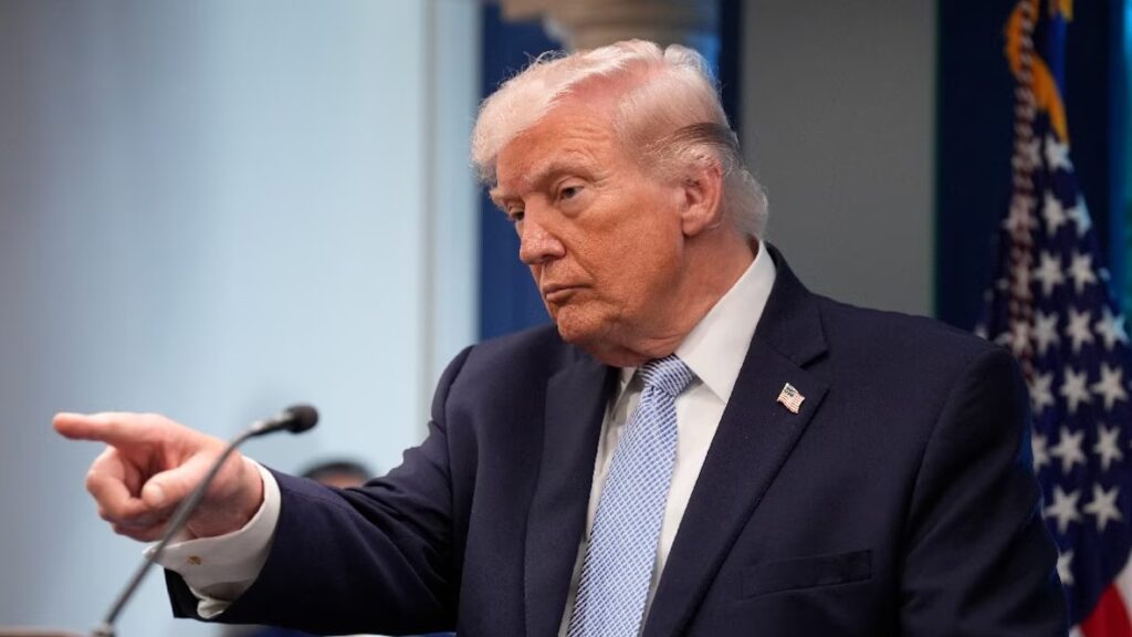Estados Unidos amenaza con fuertes aranceles a países que suministren armas a Irán