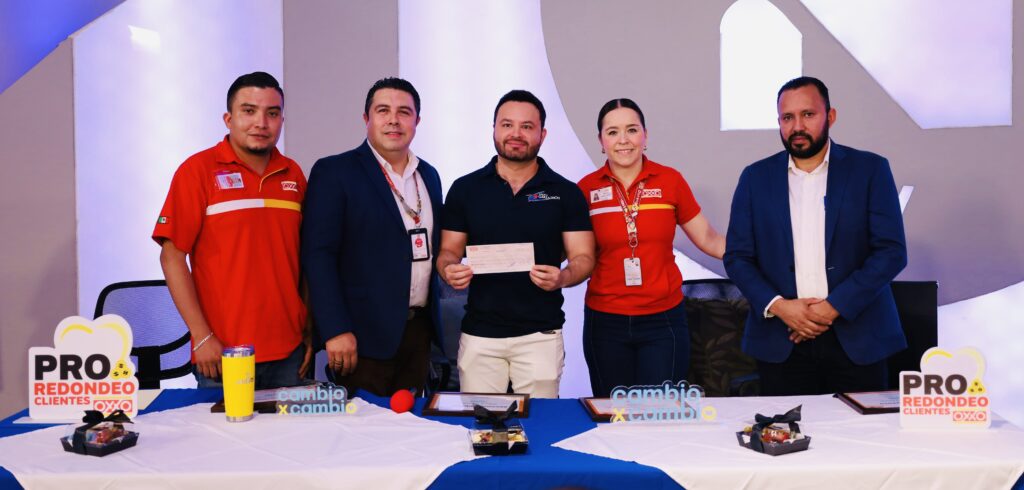 OXXO entrega 434 mil pesos a Fundación Garza Limón para cirugías de niños en Durango