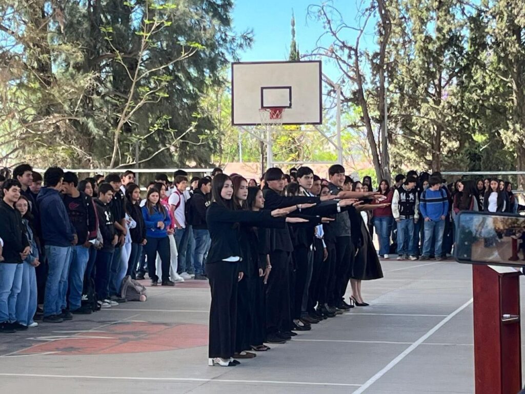 Rinde protesta nueva Sociedad de Alumnos del CBTF #2 en Santiago