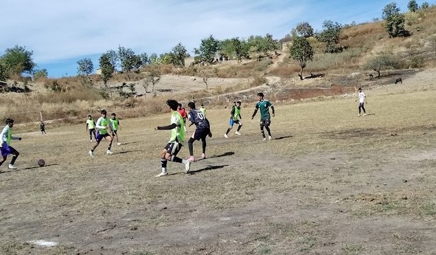 Convocan a comunidades wixáritari para exposición fotográfica sobre futbol