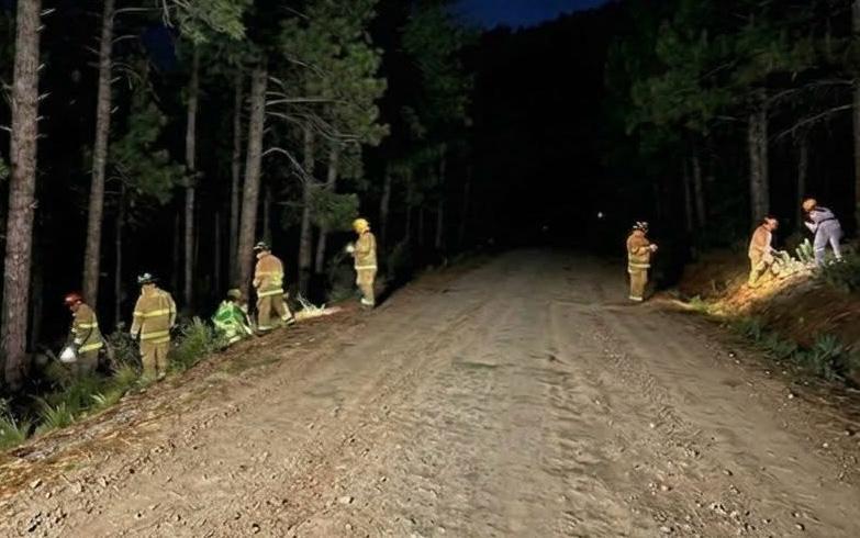 Vuelca grúa; dos lesionados graves