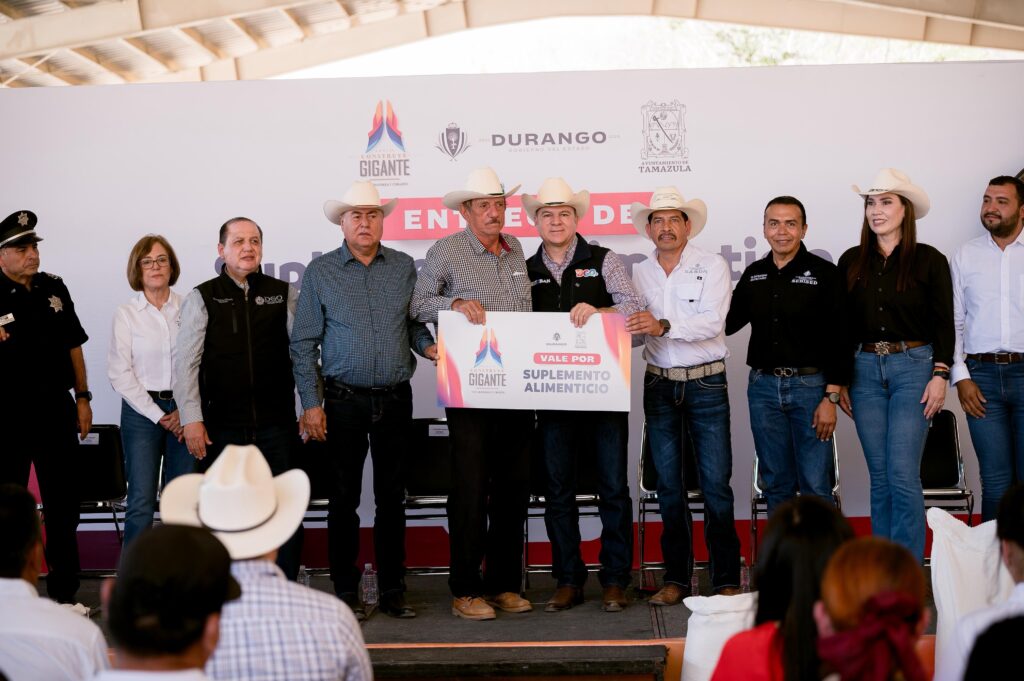 Esteban entrega 30 toneladas de alimento para ganado y fortalece la ganadería en Tamazula