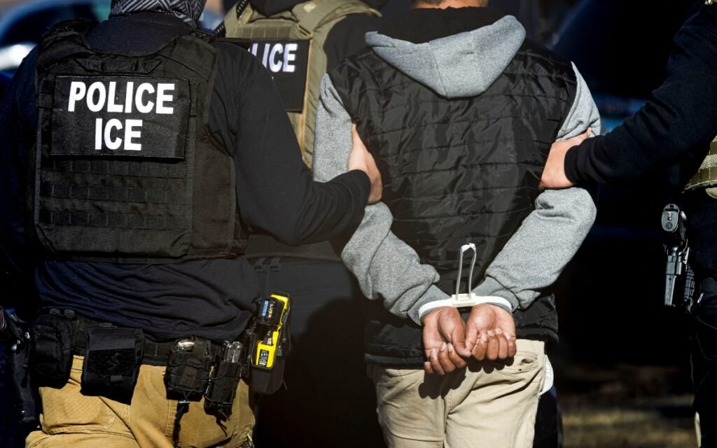 Trump destina 250 millones de dólares para impulsar arrestos de migrantes con policías locales