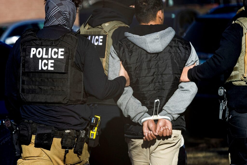 ICE enfrenta acusaciones por presunto abandono médico a migrante detenido