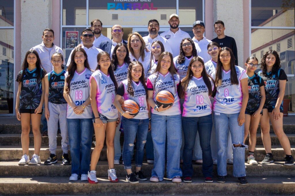 Alcalde Salvador Calderón impulsa al deporte femenil con la presentación del equipo de Mineras de Parral