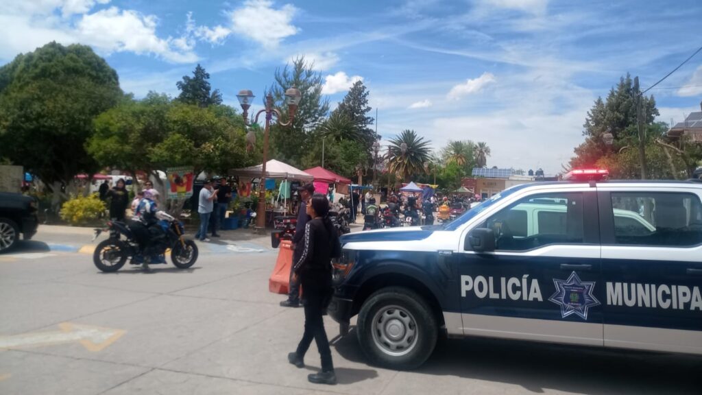 Presencia de Seguridad Durante Evento Motociclista en Nombre de Dios