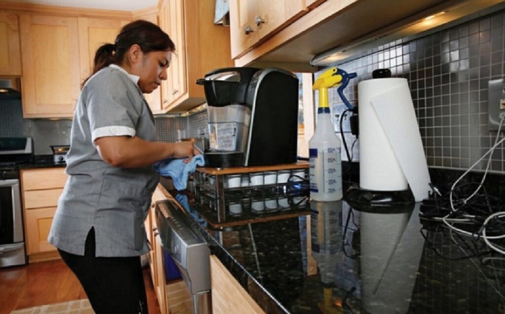 Trabajadoras del hogar en México: ¿Por qué deben recibir un pago de mil pesos este día?