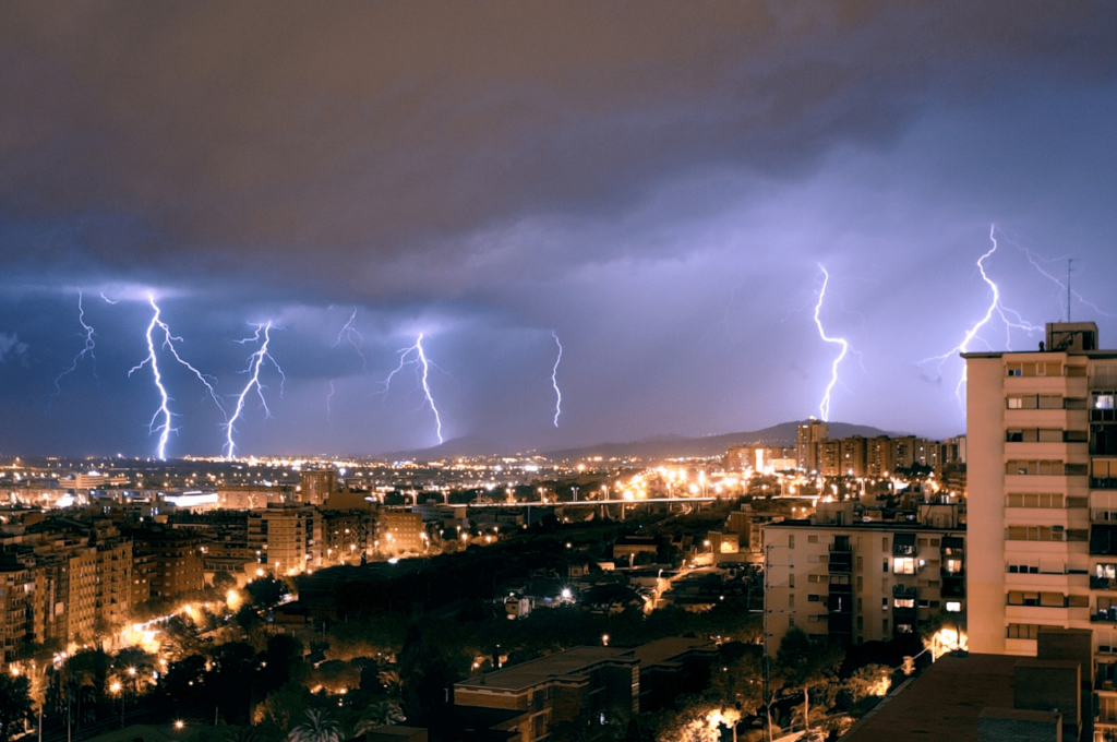 Alertan por lluvias, granizo y calor extremo en gran parte de México