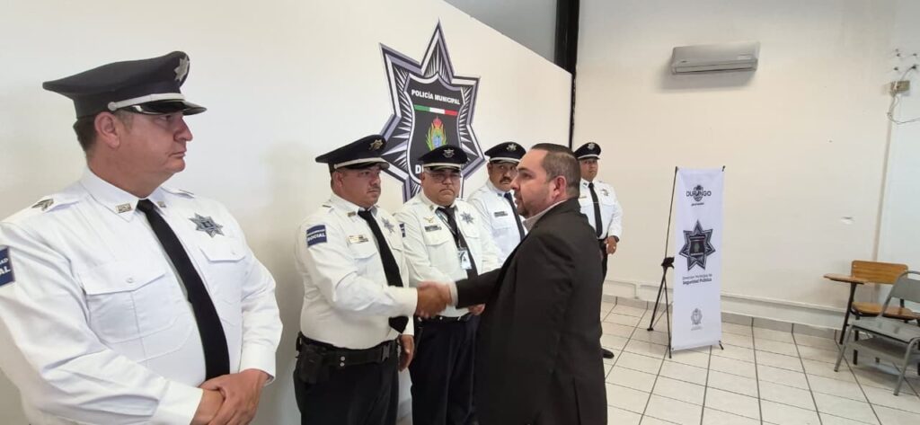 Reconocemos a policías valientes y comprometidos con Durango, nuestra casa: Toño Ochoa
