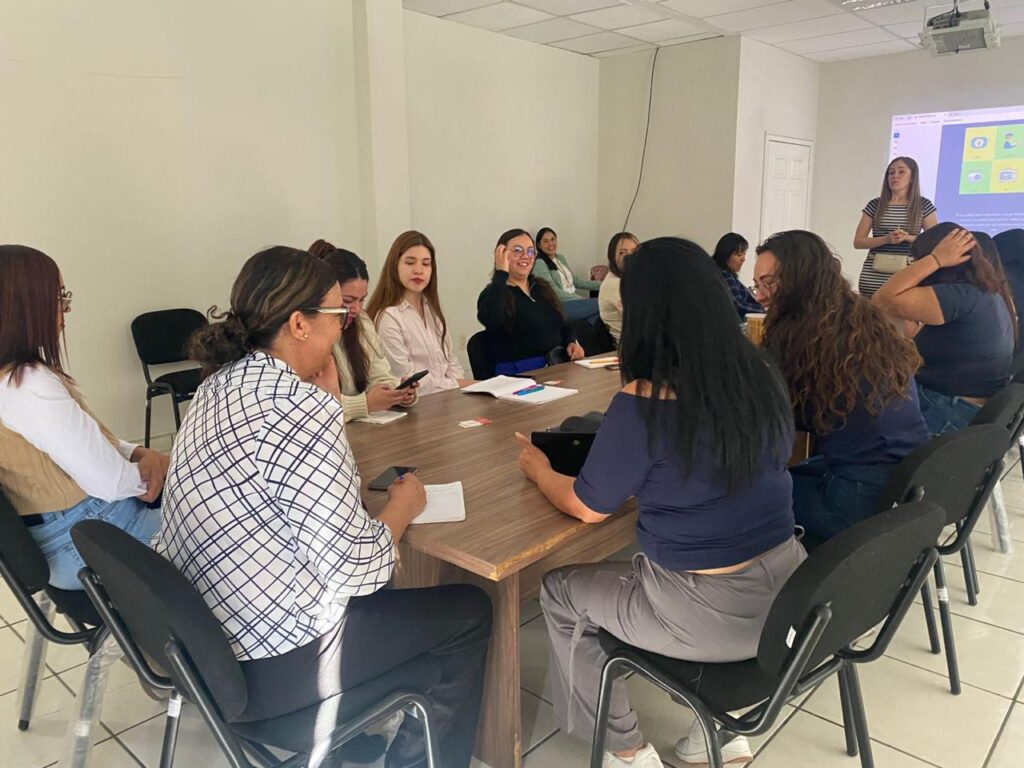 Impulsan capacitación digital para emprendedoras en Santiago Papasquiaro