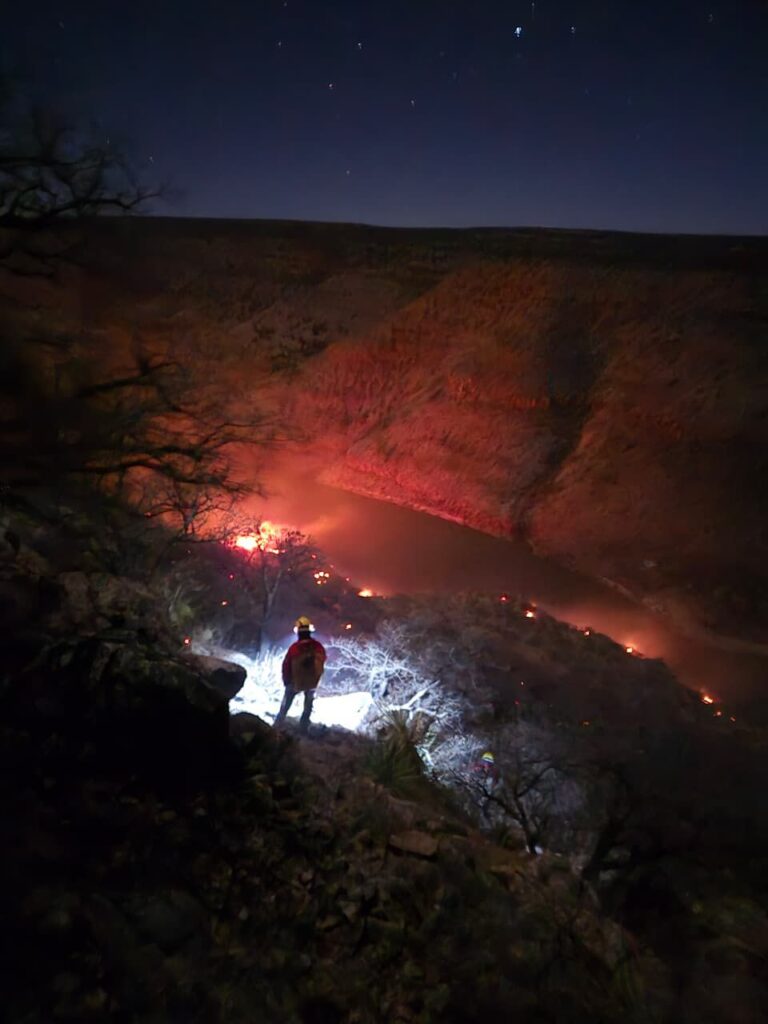 Controlan incendio en presa Guadalupe Victoria; 50 hectáreas afectadas y posible causa humana