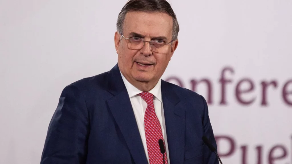 Secretaría Anticorrupción abre investigación a Ebrard por albergar a su hijo en Embajada