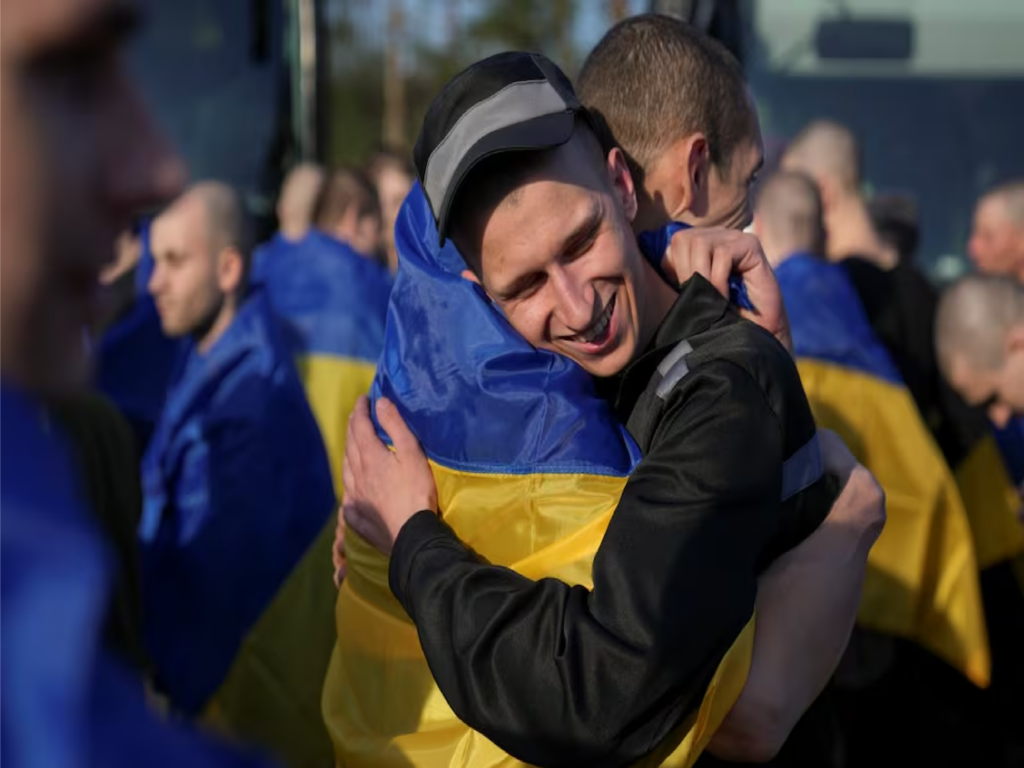 Rusia y Ucrania concretan segundo intercambio de prisioneros en abril