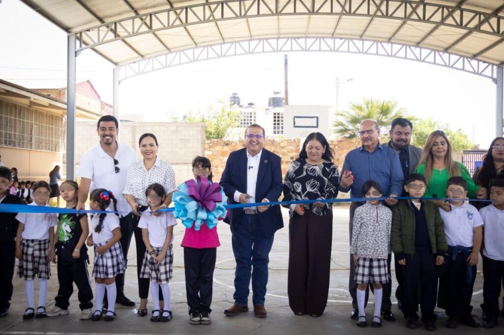 Entrega Alcalde Salvador Calderón domo en primaria José María Morelos