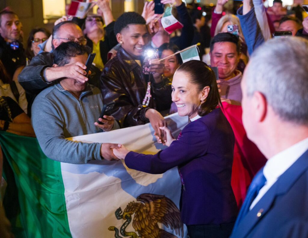 Sheinbaum llega a Barcelona y lanza mensaje: “Viva la paz siempre”