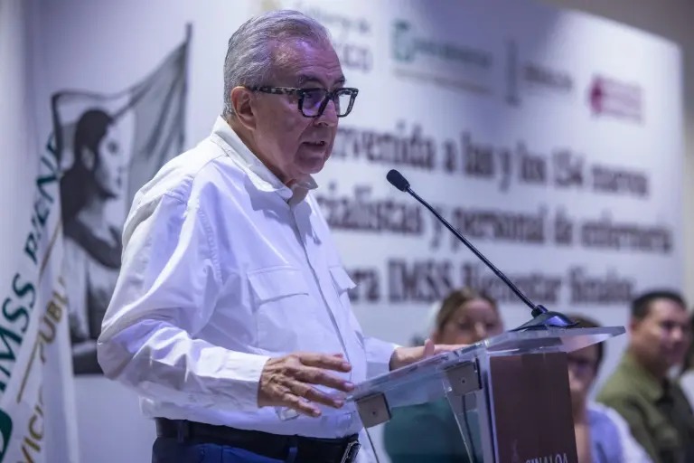 Rocha Moya mantiene esperanza de hallar con vida al último minero atrapado en Sinaloa