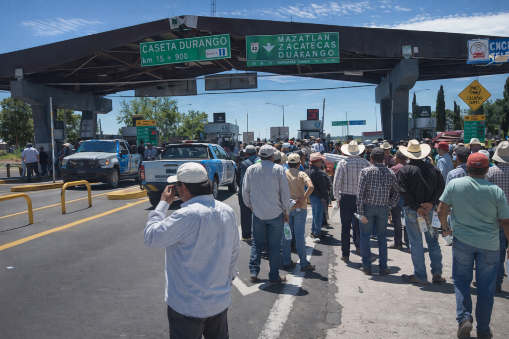 Campesinos volverán a tomar caseta este lunes por frijol a $16 en Durango