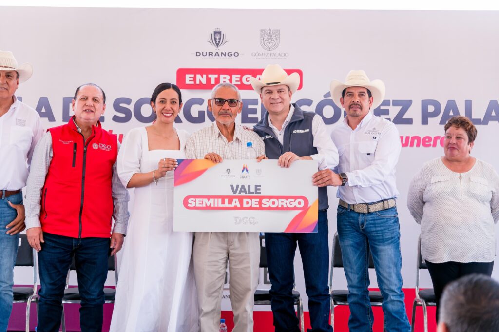 Esteban entrega semilla de sorgo a 200 productores en Gómez Palacio y fortalece cosechas