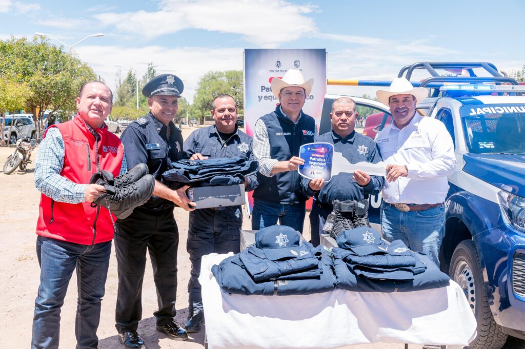 Esteban refuerza seguridad en Súchil con entrega de patrulla y equipamiento policial