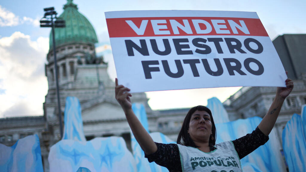 Milei promulga reforma a la Ley de Glaciares: ¿En peligro la protección ambiental?