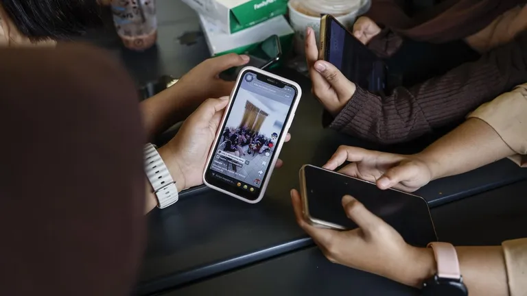 Turquía prohíbe redes sociales a menores de 15 años con nueva ley digital