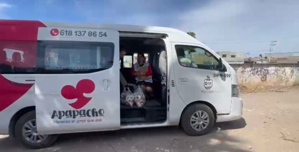 DIF Municipal lleva comida caliente a adultos mayores con el programa «Apapacho»