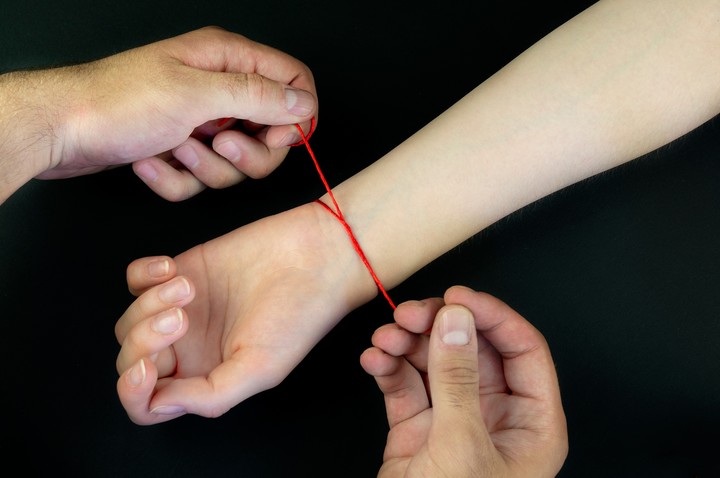 ¿Qué pasa si se rompe una pulsera roja? Este es su significado espiritual