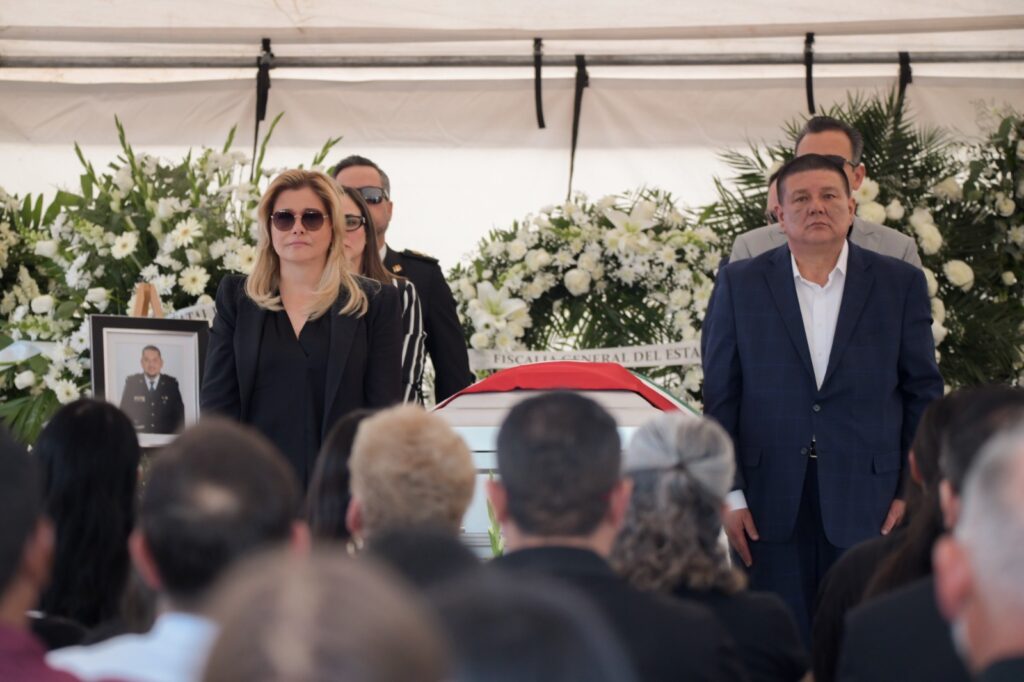 Maru Campos encabeza homenaje póstumo a elementos de la Agencia Estatal de Investigación