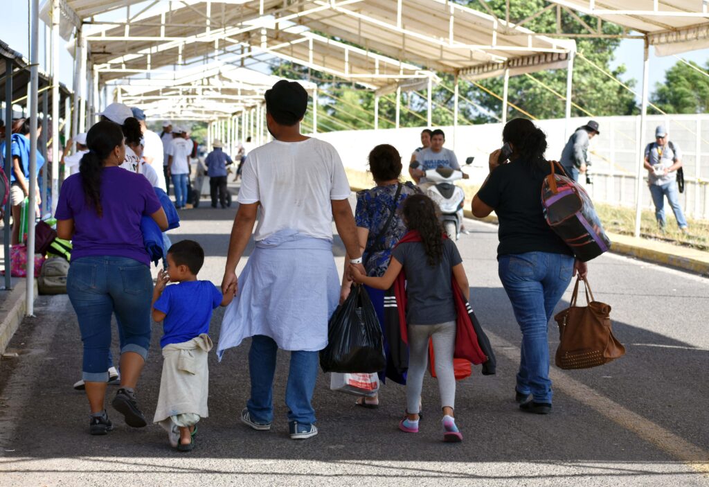 Migrantes retornados tendrán acceso a servicios del IMSS de manera temporal