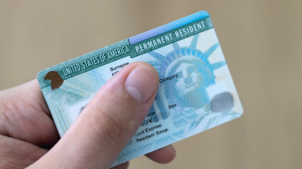 Nuevas directrices migratorias podrían negar residencia por ideología política